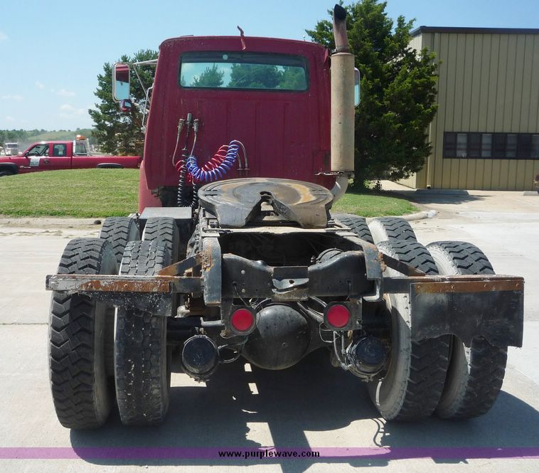 image for item 4039 1975 Ford 9000 tandem truck tractor