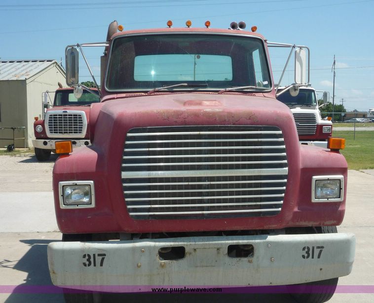 image for item 4039 1975 Ford 9000 tandem truck tractor