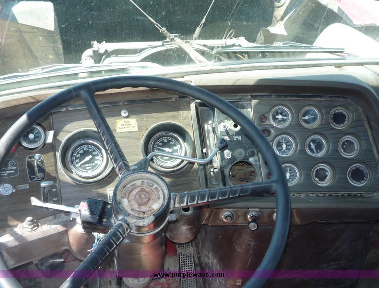 image for item 4039 1975 Ford 9000 tandem truck tractor