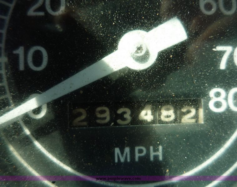 image for item 4039 1975 Ford 9000 tandem truck tractor