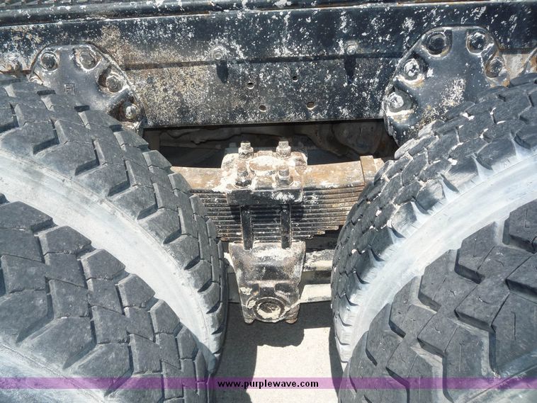 image for item 4039 1975 Ford 9000 tandem truck tractor