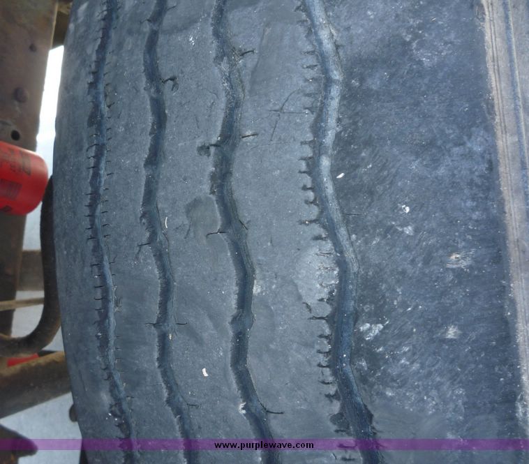 image for item 4039 1975 Ford 9000 tandem truck tractor