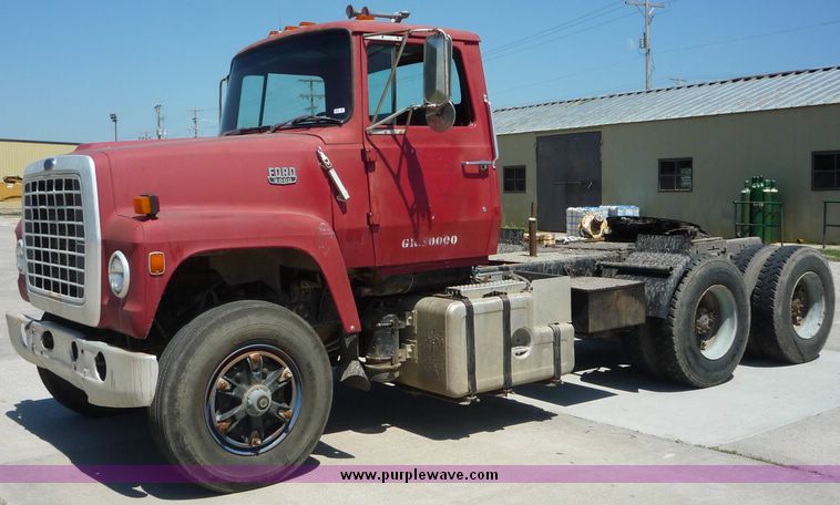image for item 4040 1984 Ford Conventional L9000 tandem semi truck
