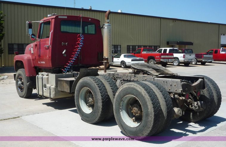 image for item 4040 1984 Ford Conventional L9000 tandem semi truck