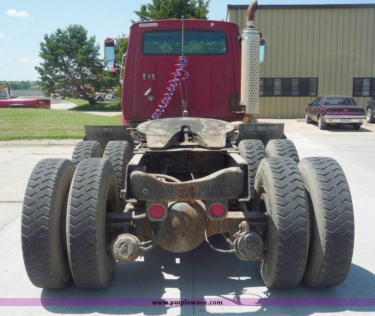 image for item 4040 1984 Ford Conventional L9000 tandem semi truck