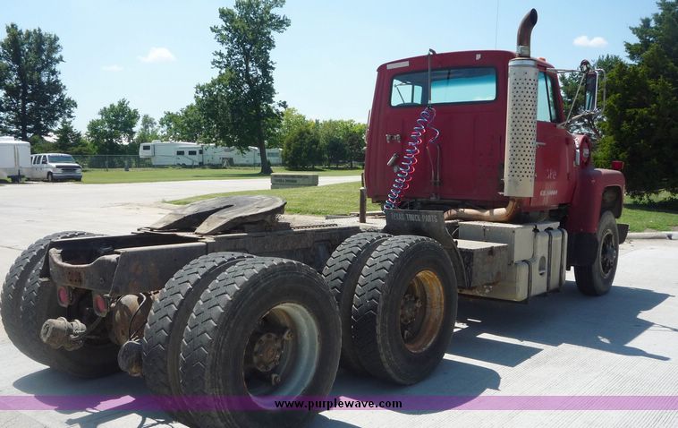 image for item 4040 1984 Ford Conventional L9000 tandem semi truck