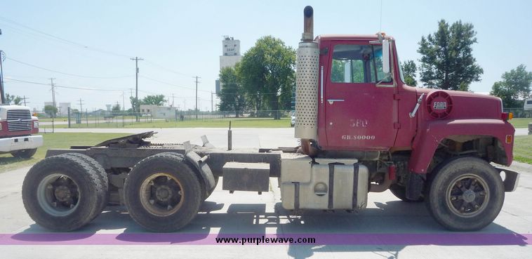 image for item 4040 1984 Ford Conventional L9000 tandem semi truck