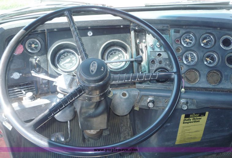 image for item 4040 1984 Ford Conventional L9000 tandem semi truck