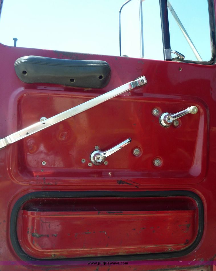 image for item 4040 1984 Ford Conventional L9000 tandem semi truck