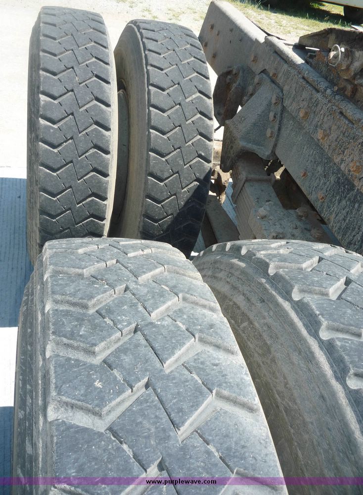 image for item 4040 1984 Ford Conventional L9000 tandem semi truck