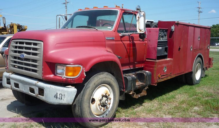 image for item 4048 1995 Ford F800 truck with Turner utility bed