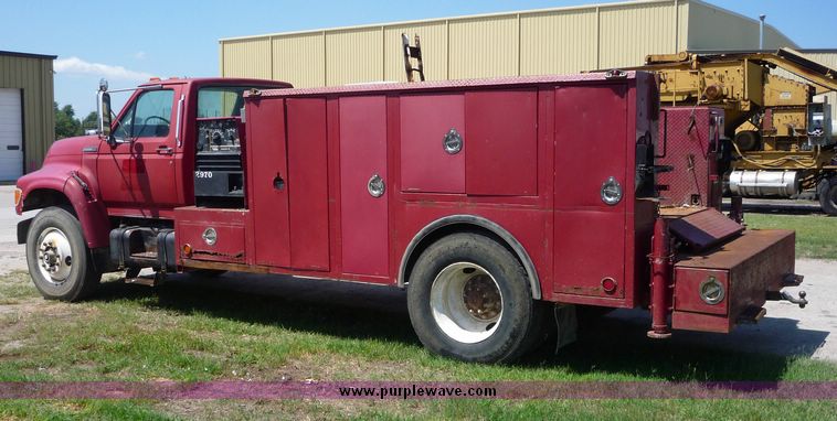 image for item 4048 1995 Ford F800 truck with Turner utility bed