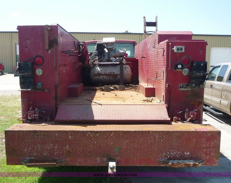 image for item 4048 1995 Ford F800 truck with Turner utility bed