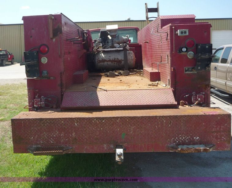 image for item 4048 1995 Ford F800 truck with Turner utility bed