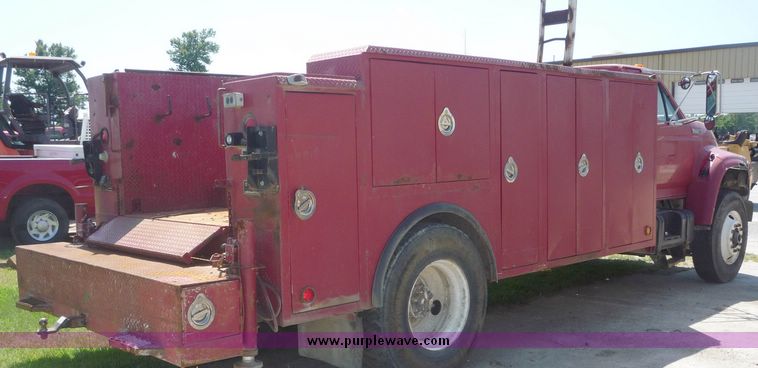 image for item 4048 1995 Ford F800 truck with Turner utility bed