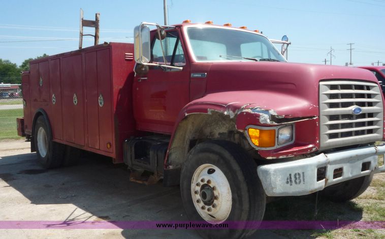 image for item 4048 1995 Ford F800 truck with Turner utility bed