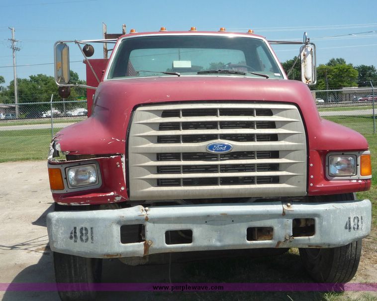 image for item 4048 1995 Ford F800 truck with Turner utility bed