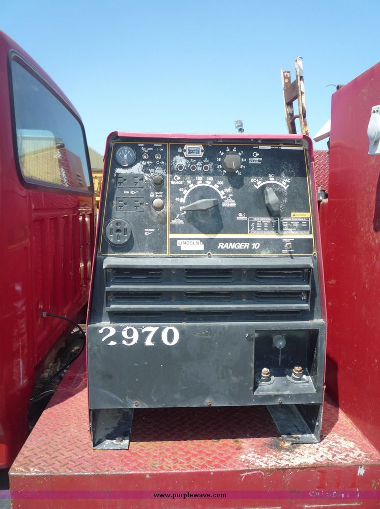 image for item 4048 1995 Ford F800 truck with Turner utility bed