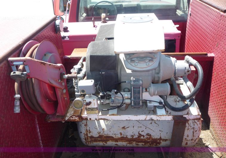 image for item 4048 1995 Ford F800 truck with Turner utility bed