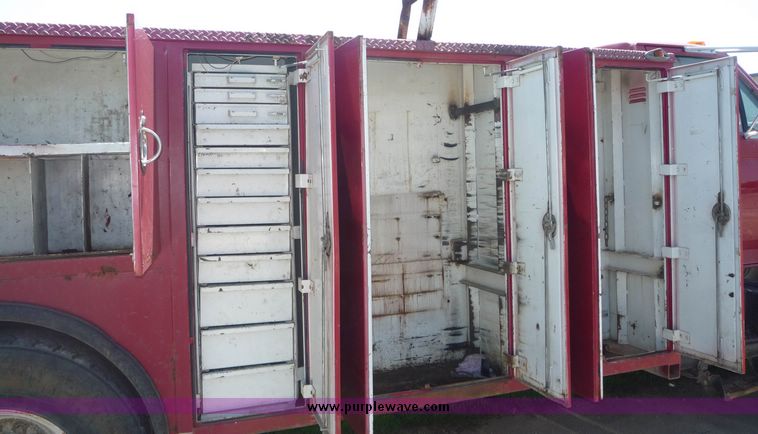 image for item 4048 1995 Ford F800 truck with Turner utility bed