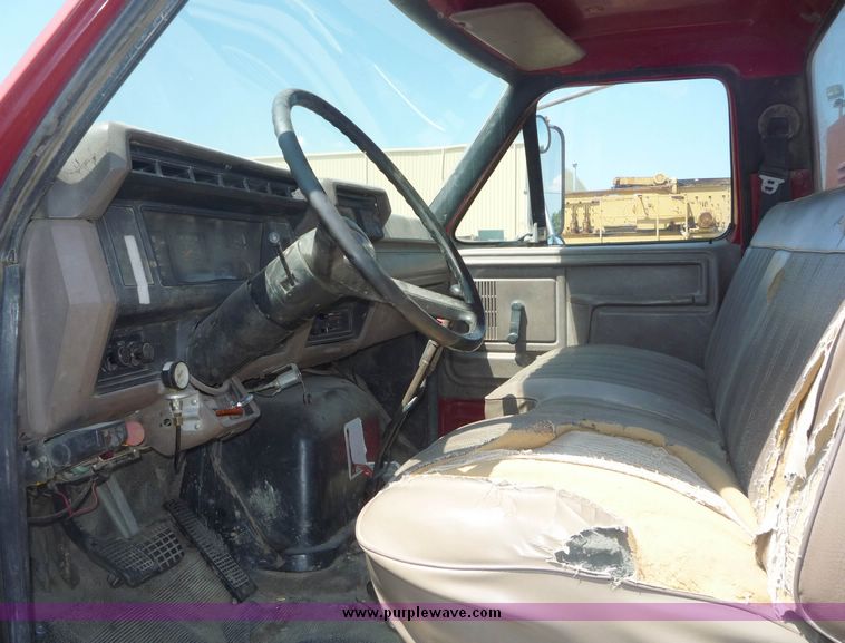 image for item 4048 1995 Ford F800 truck with Turner utility bed