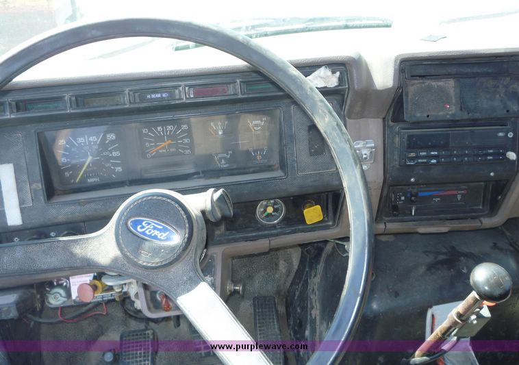 image for item 4048 1995 Ford F800 truck with Turner utility bed
