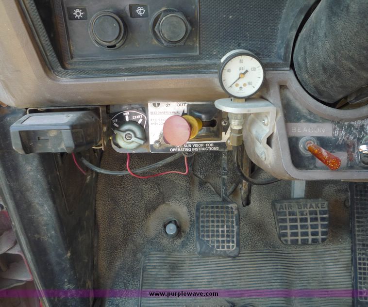 image for item 4048 1995 Ford F800 truck with Turner utility bed