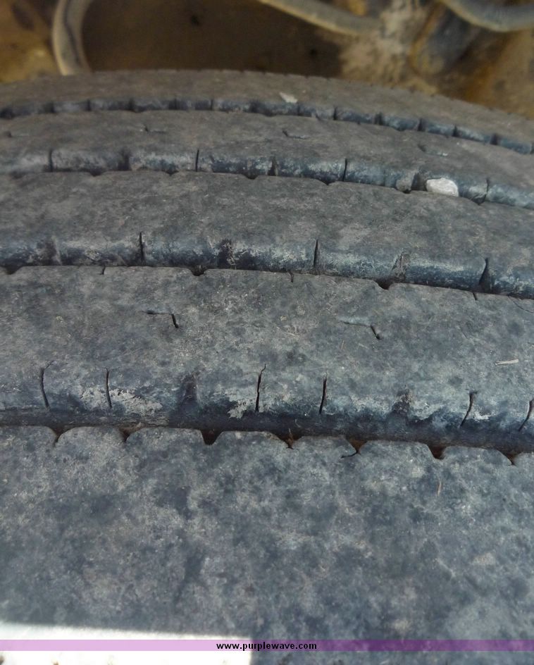 image for item 4048 1995 Ford F800 truck with Turner utility bed