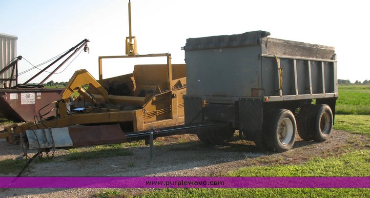 image for item 4390 1976 Pup trailer