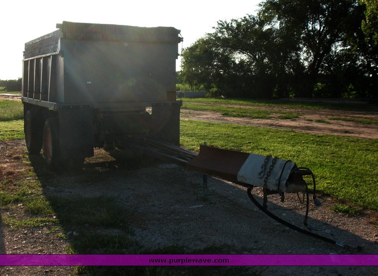 image for item 4390 1976 Pup trailer