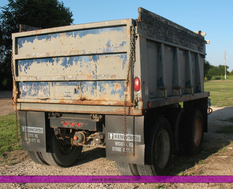 image for item 4390 1976 Pup trailer