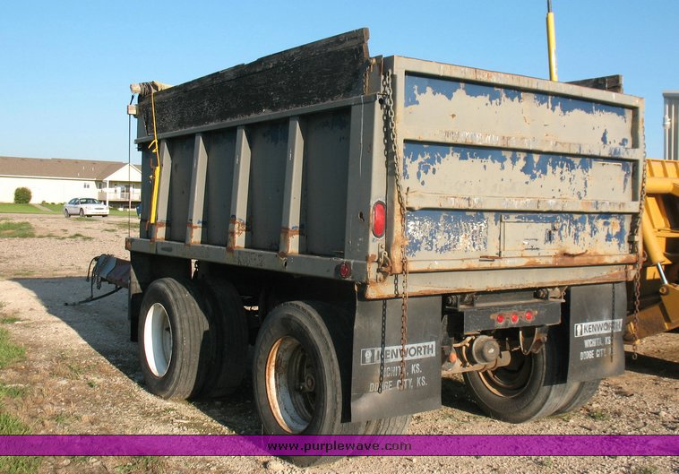 image for item 4390 1976 Pup trailer