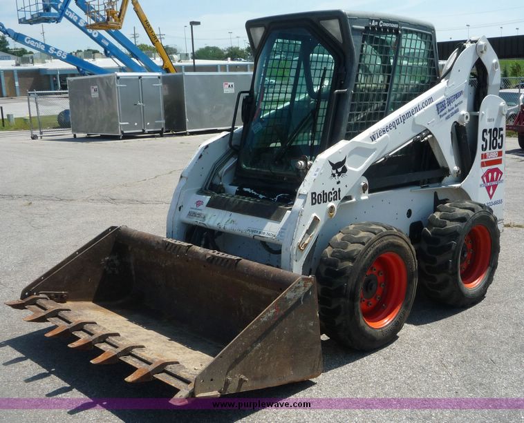 image for item 5062 Bobcat S185 skid steer