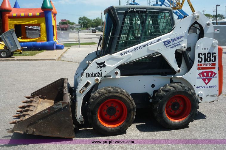 image for item 5062 Bobcat S185 skid steer