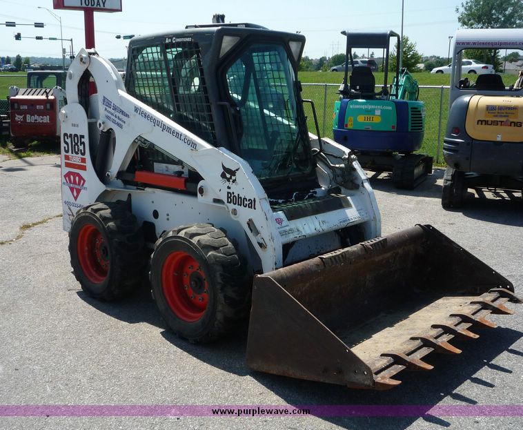image for item 5062 Bobcat S185 skid steer