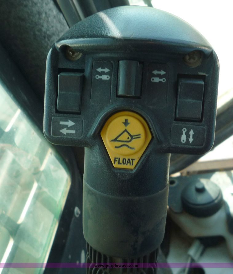 image for item 5063 Bobcat S160 skid steer