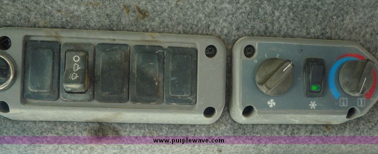 image for item 5063 Bobcat S160 skid steer