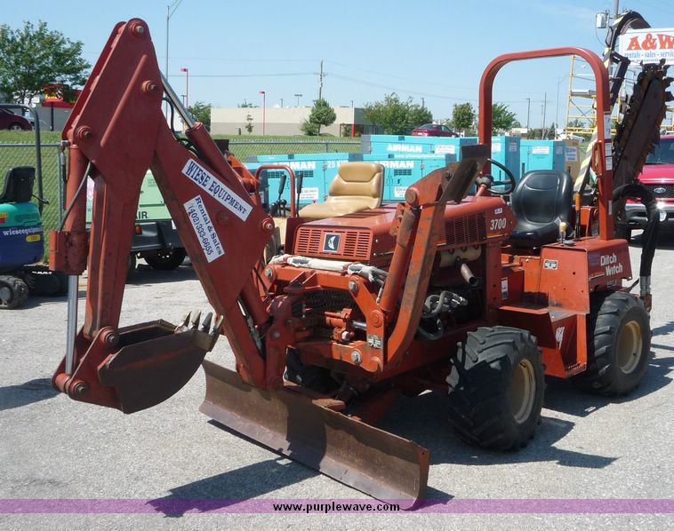image for item 5064 2001 Ditch Witch 3700DD trencher