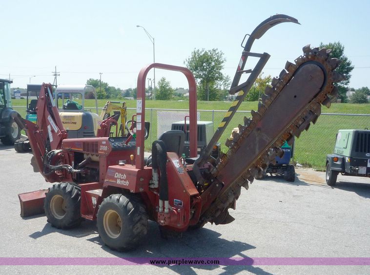 image for item 5064 2001 Ditch Witch 3700DD trencher
