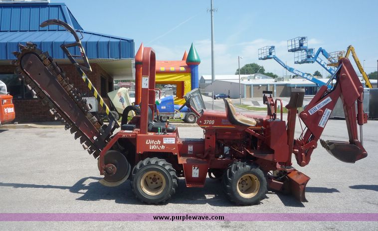 image for item 5064 2001 Ditch Witch 3700DD trencher