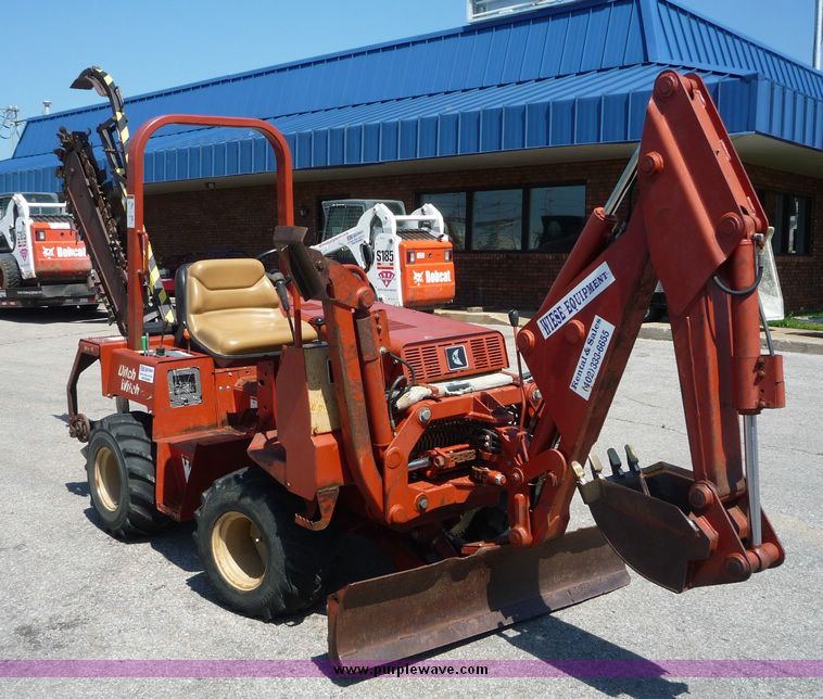 image for item 5064 2001 Ditch Witch 3700DD trencher