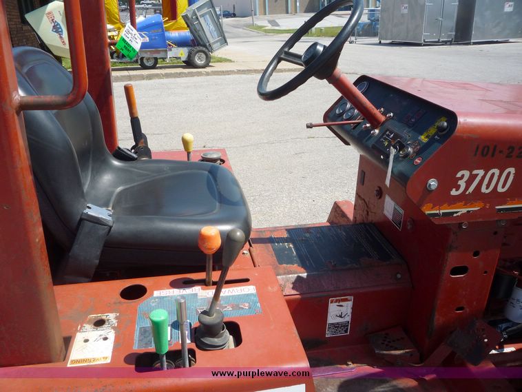 image for item 5064 2001 Ditch Witch 3700DD trencher