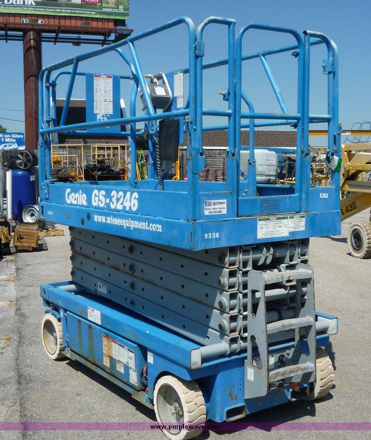 image for item 5066 2000 Genie GS-3246 scissor lift