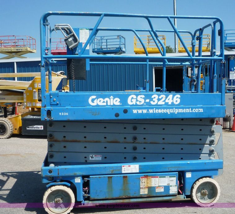 image for item 5066 2000 Genie GS-3246 scissor lift