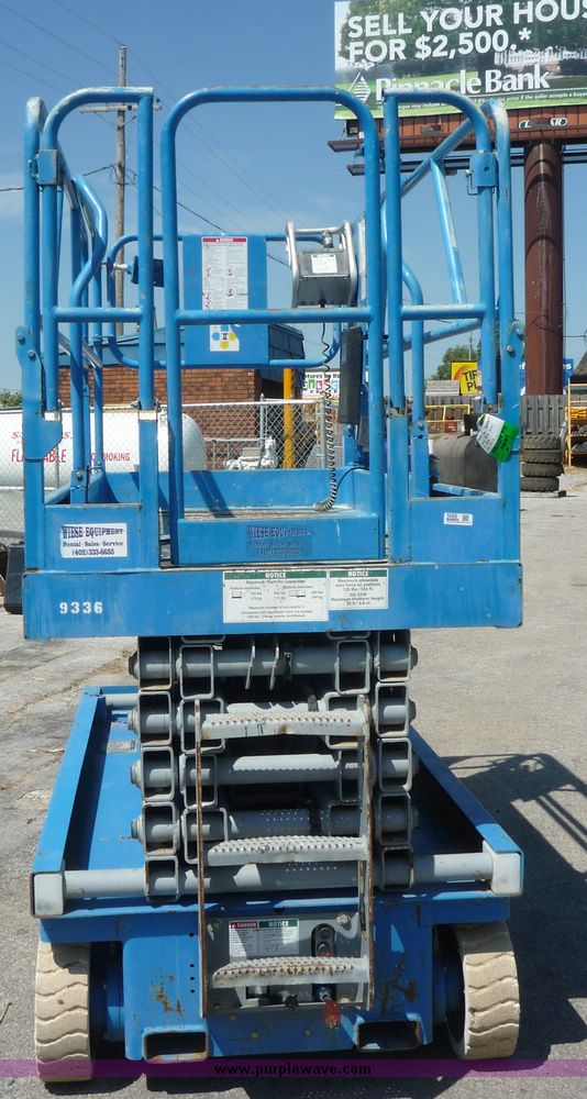 image for item 5066 2000 Genie GS-3246 scissor lift