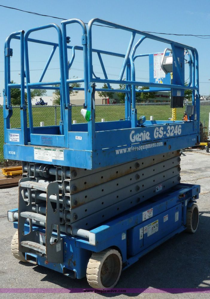 image for item 5066 2000 Genie GS-3246 scissor lift