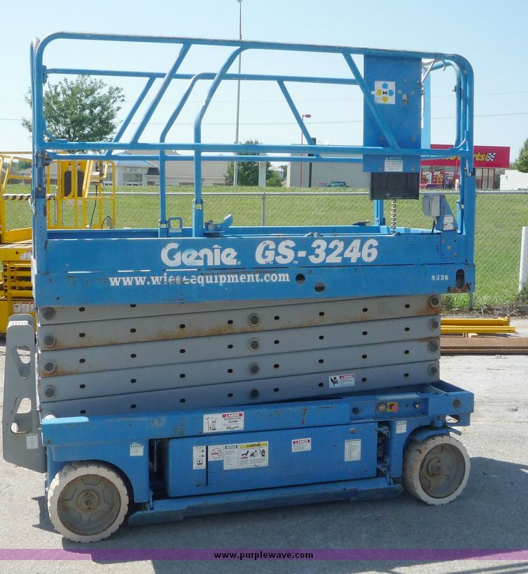 image for item 5066 2000 Genie GS-3246 scissor lift