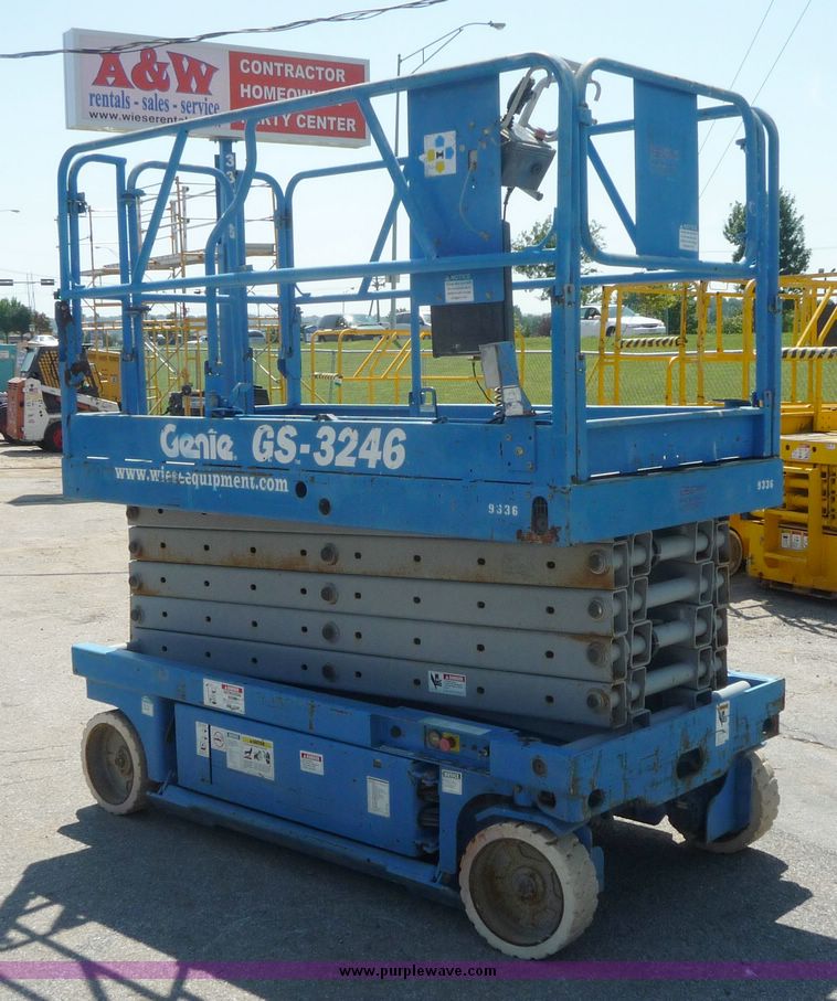 image for item 5066 2000 Genie GS-3246 scissor lift