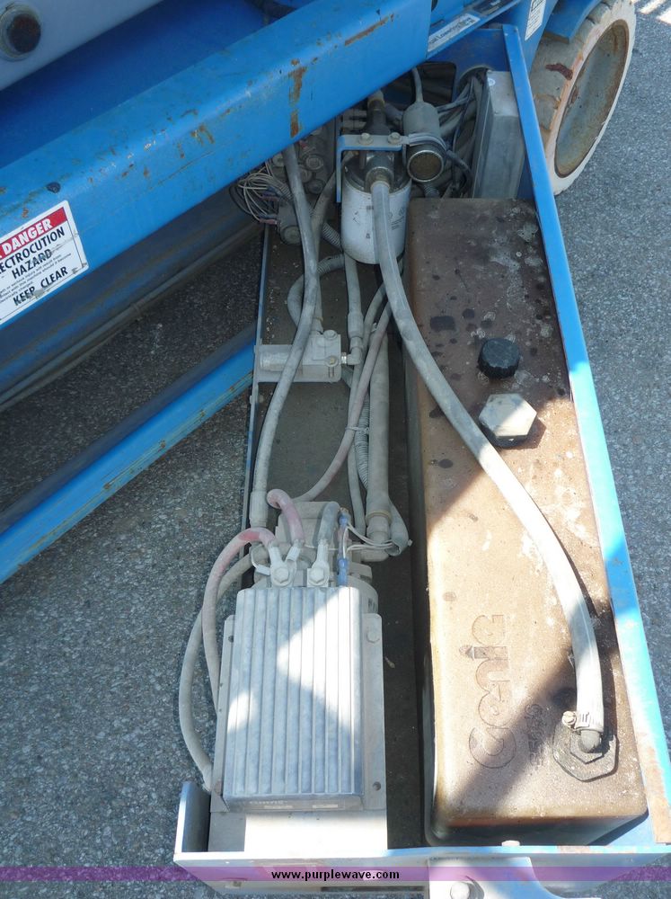 image for item 5066 2000 Genie GS-3246 scissor lift