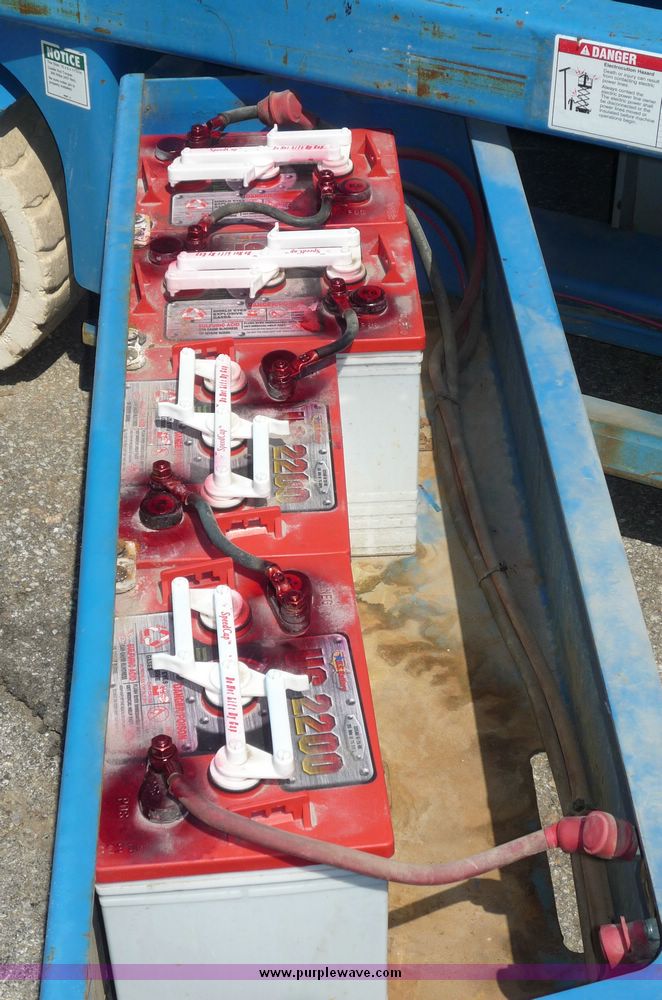 image for item 5066 2000 Genie GS-3246 scissor lift